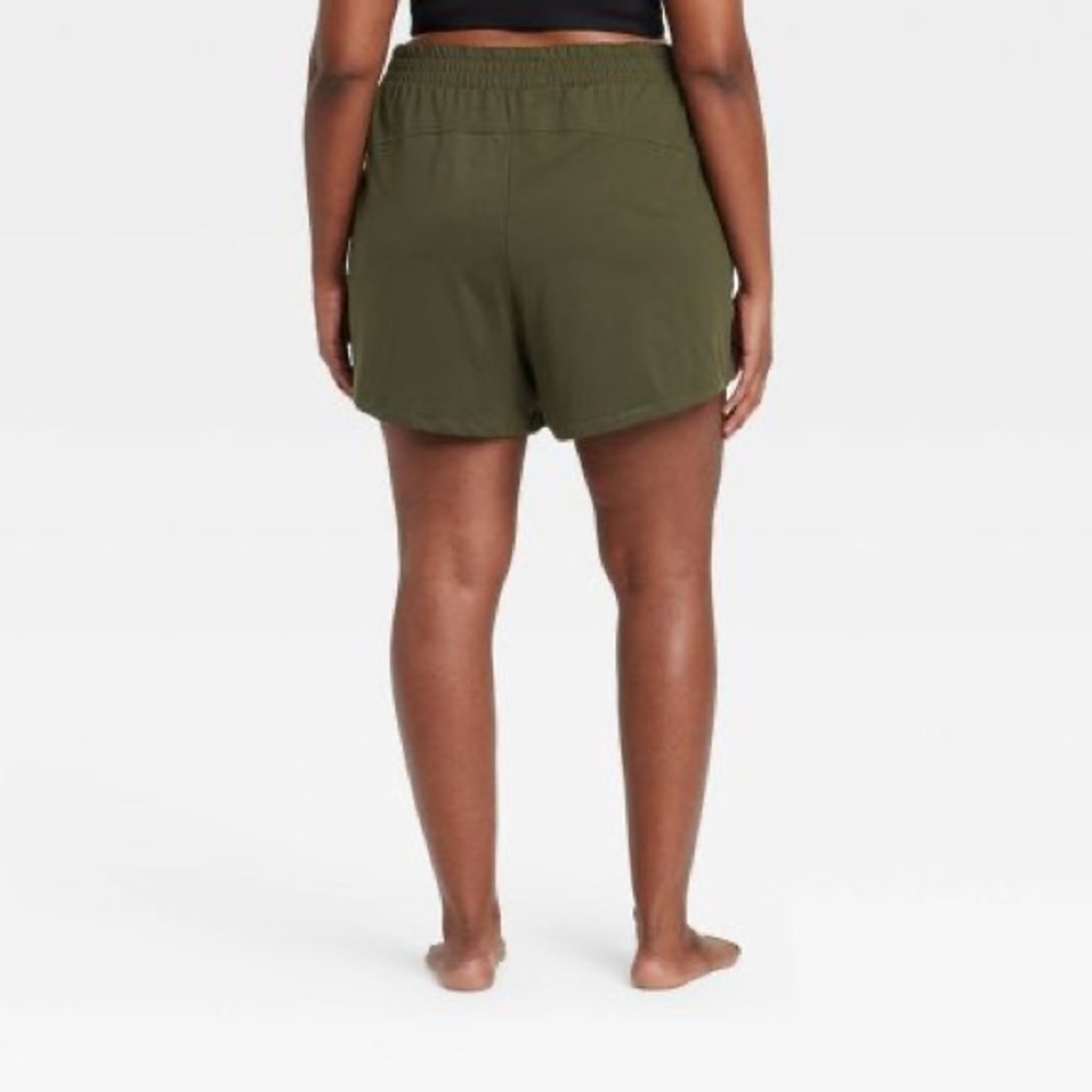 NEW PLUS SIZE All In Motion Women’s Shorts - Picture 2 of 2
